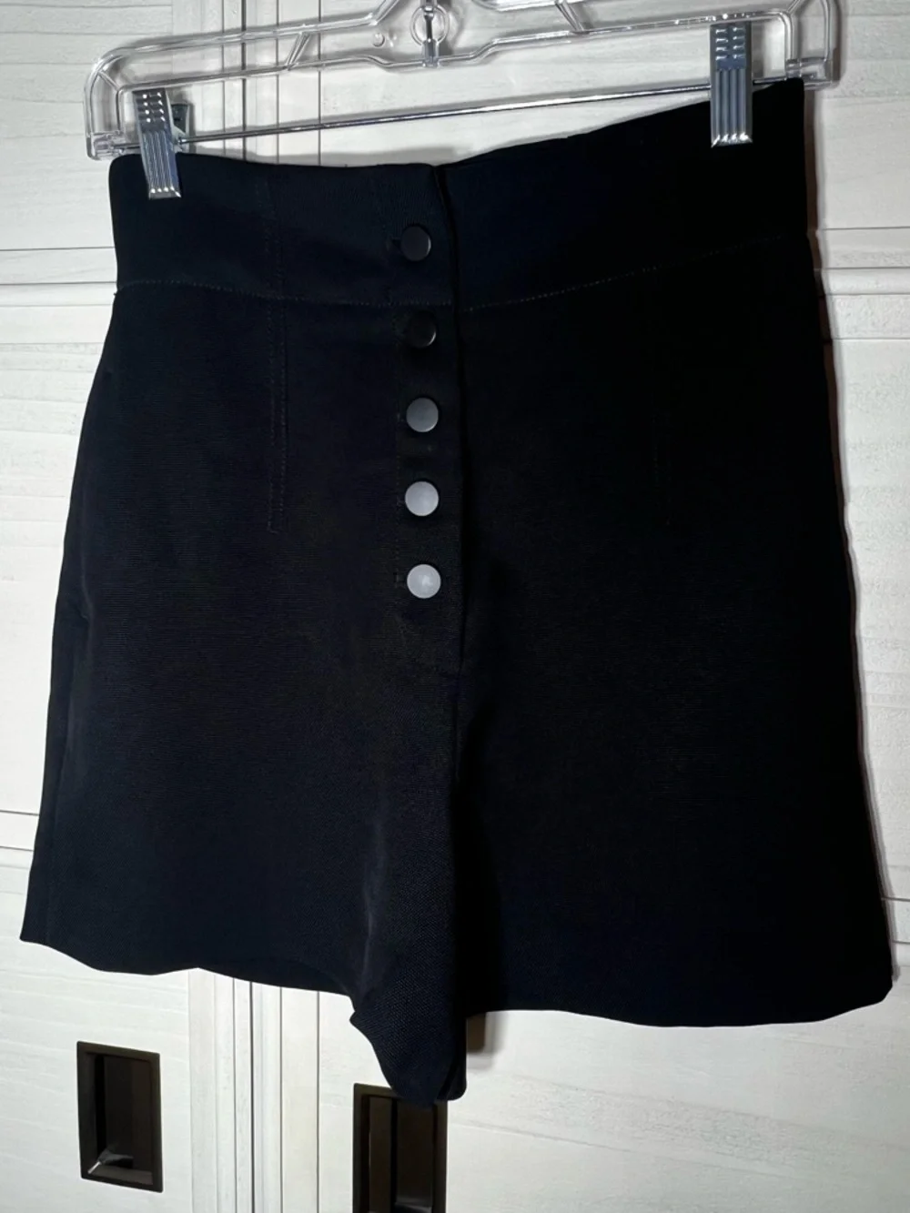 Wilfred Le Fou Highwaisted Black Women’s shorts Sz 2